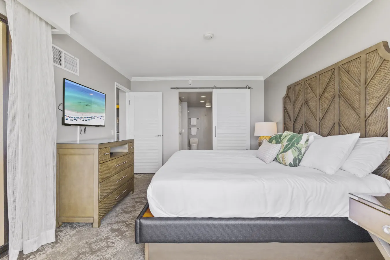 Luxury Oceanfront High Floor @ Waikiki Beach Tower 14