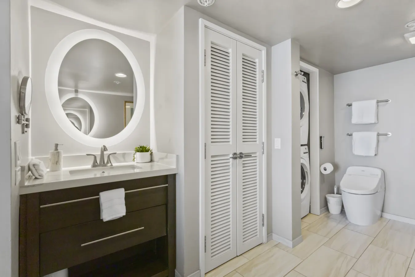 Luxury Oceanfront High Floor @ Waikiki Beach Tower 17