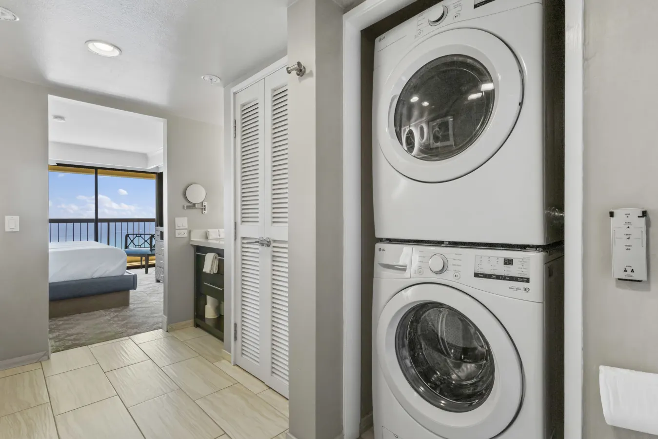 Luxury Oceanfront High Floor @ Waikiki Beach Tower 19