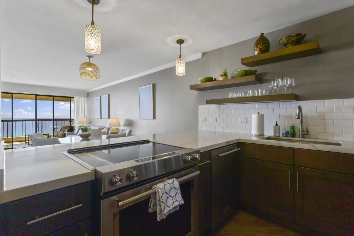 Luxury Oceanfront High Floor @ Waikiki Beach Tower 7