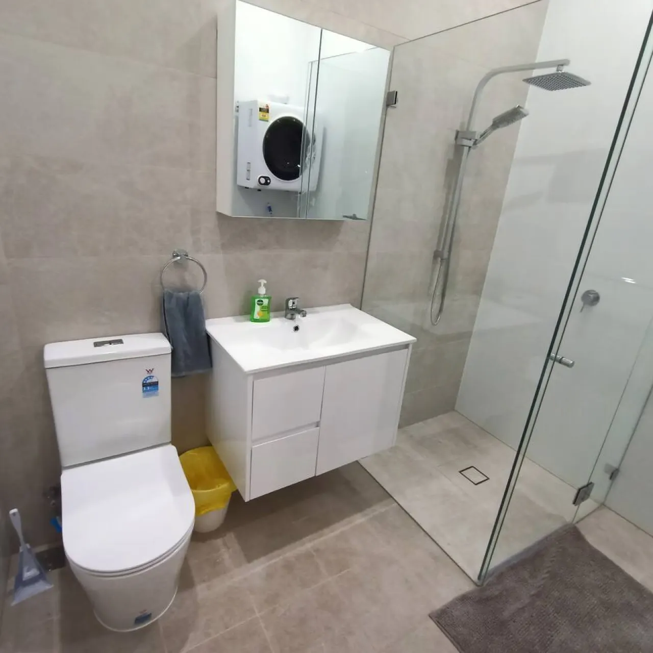 Room for 4 in Chippendale 6