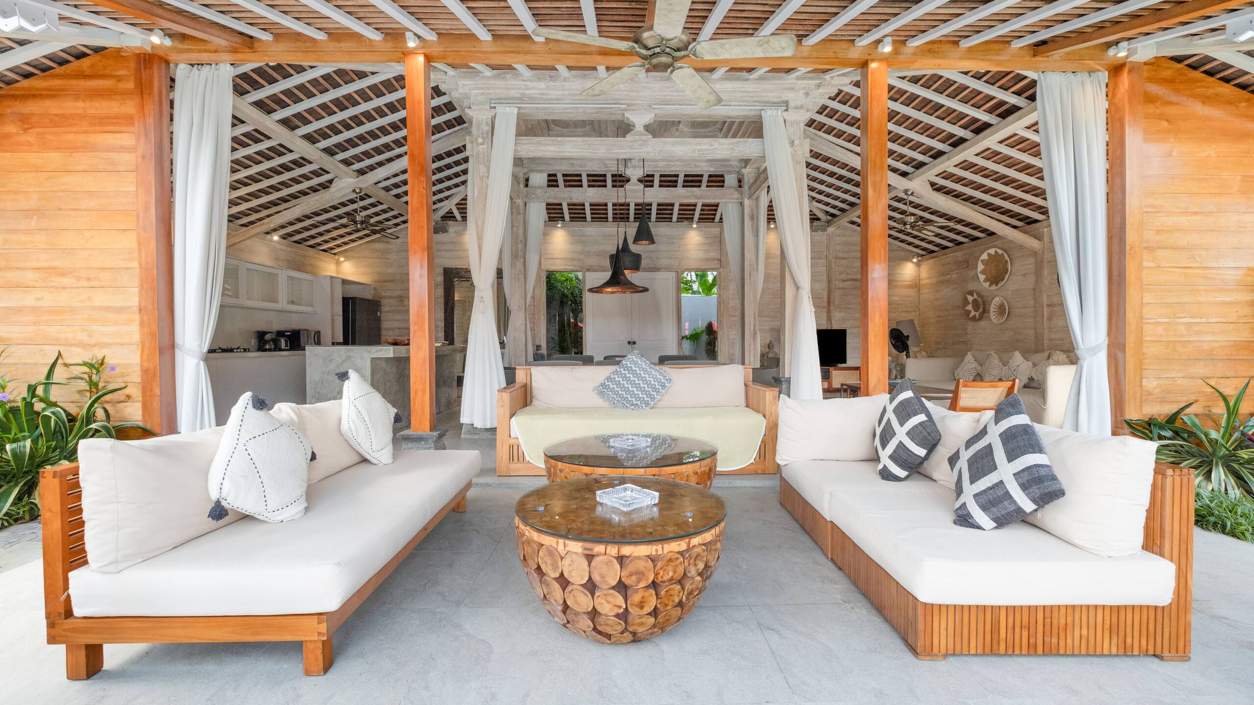 LUXE 4BR Villa near Canggu • Pool & FREE Breakfast — photo 5