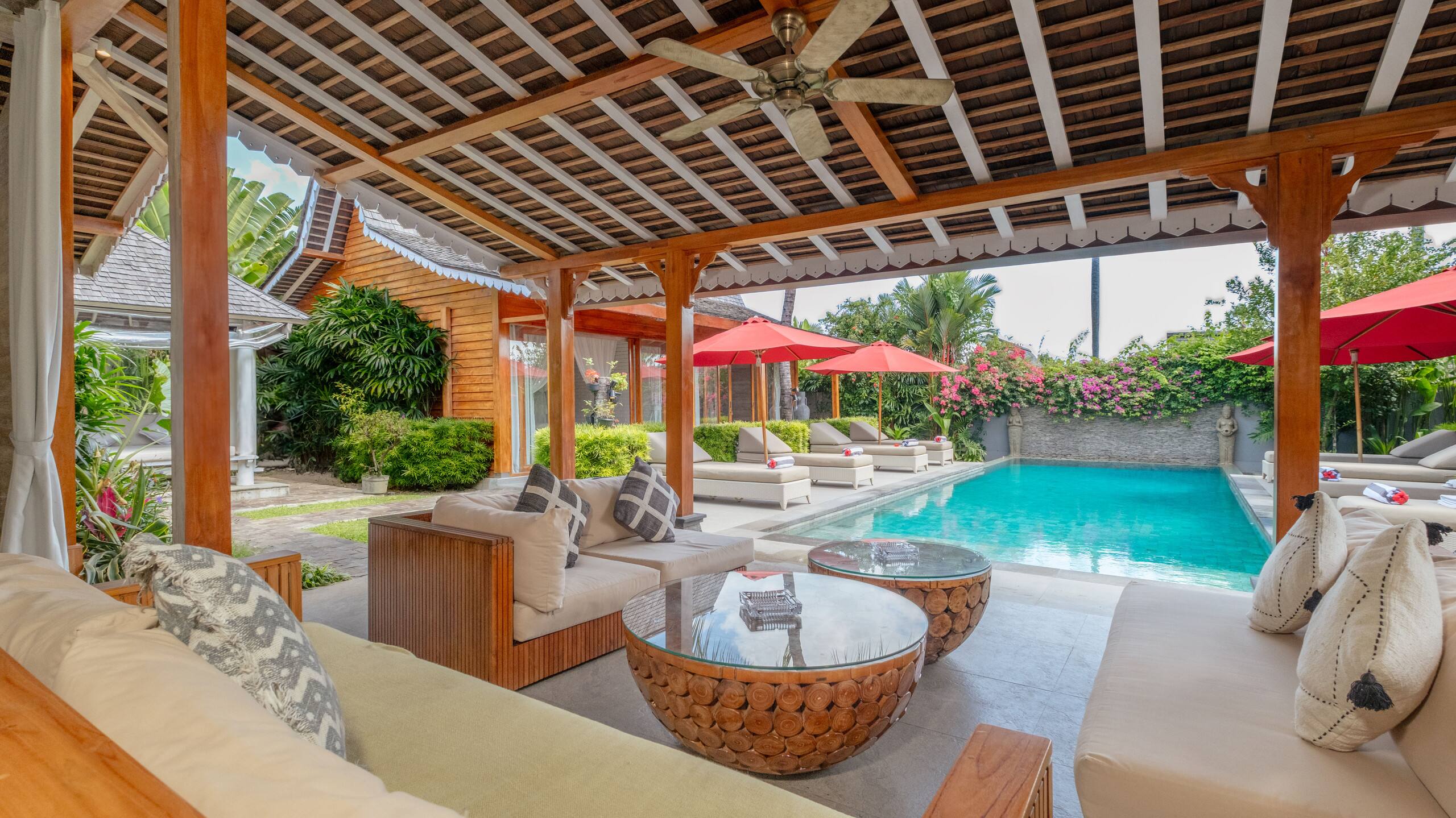 LUXE 4BR Villa near Canggu • Pool & FREE Breakfast — photo 2