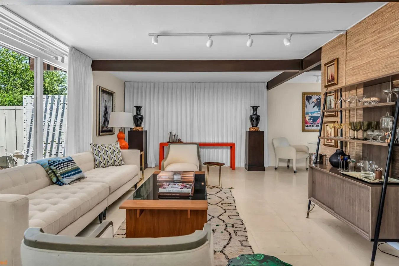 Stunning Mid-Century Modern 2B2B