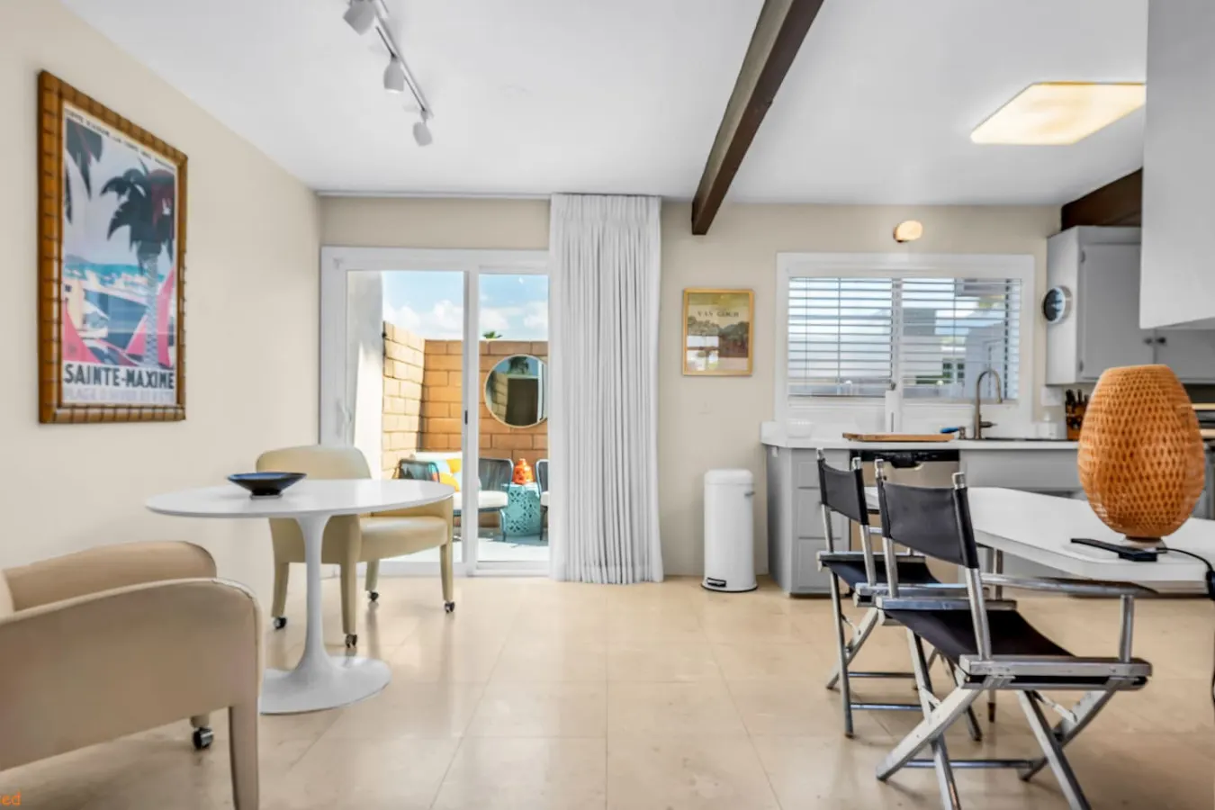 Stunning Mid-Century Modern 2B2B — photo 2