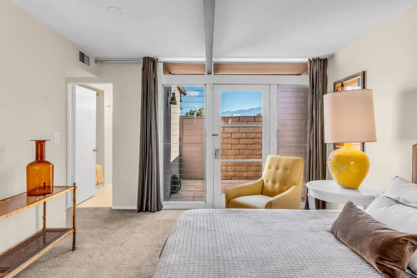 Stunning Mid-Century Modern 2B2B 16