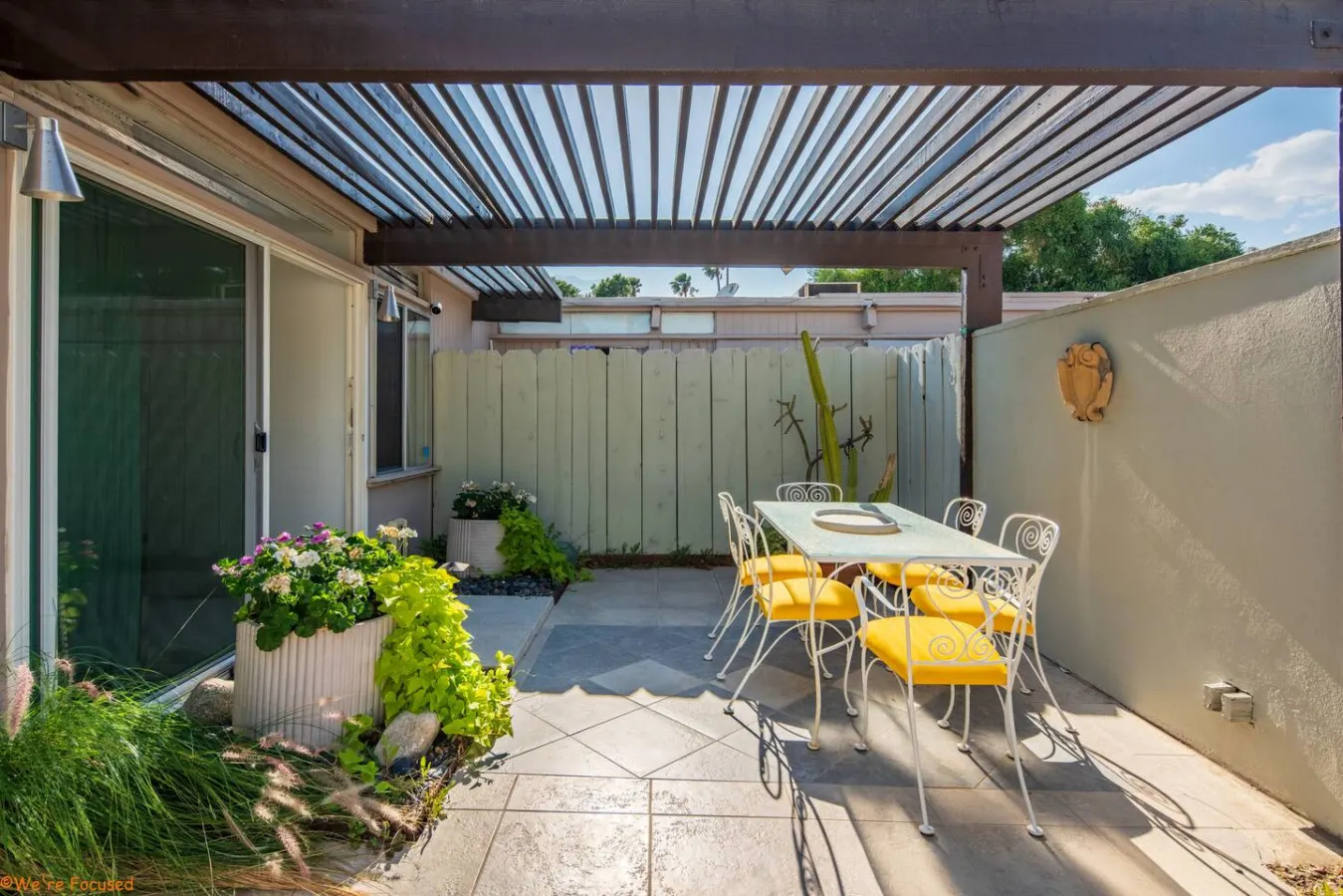Stunning Mid-Century Modern 2B2B 18