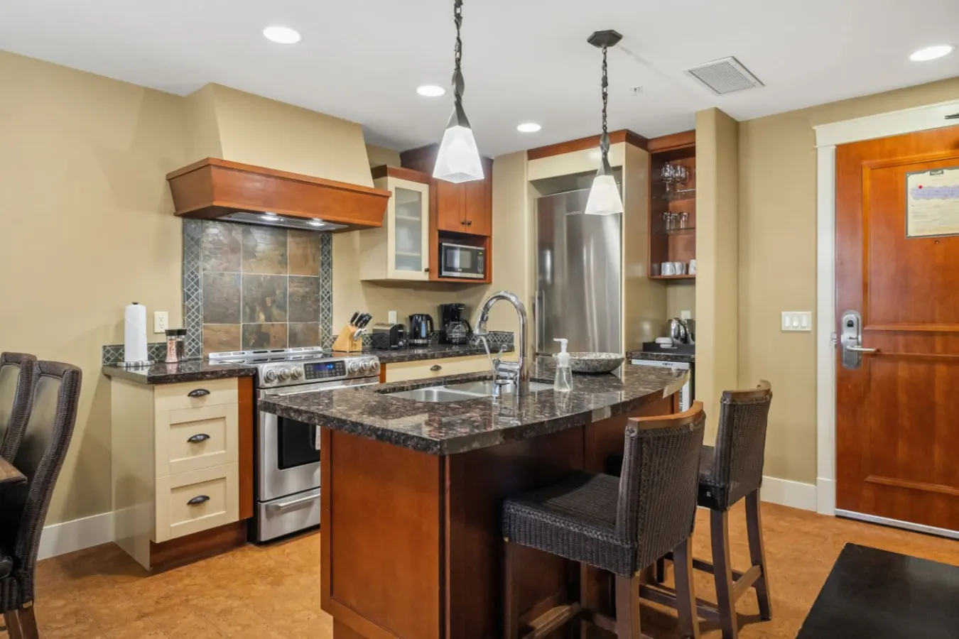 Solara Resort Suite: Hot Tub & Free Park Pass 3