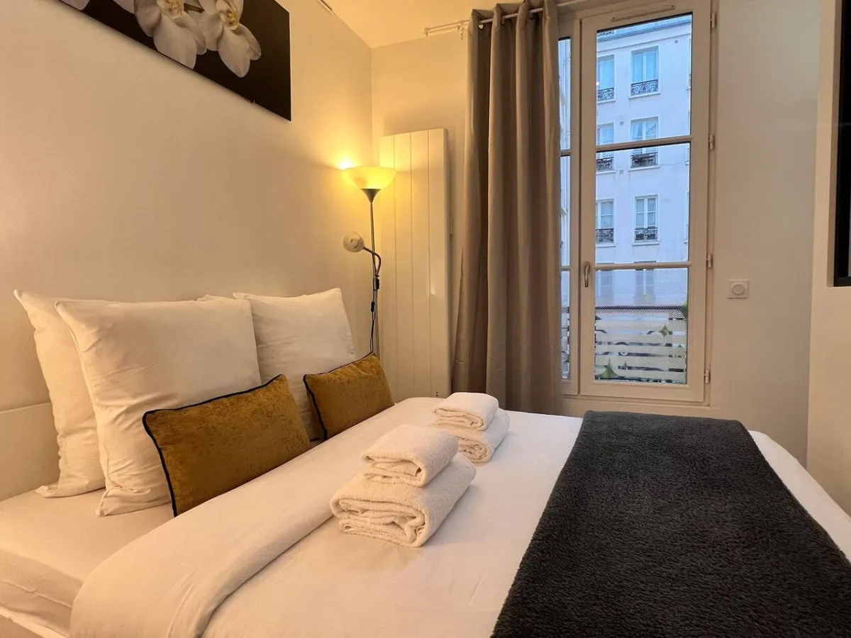 Grand Studio 2 pers République Bastille Paris 3