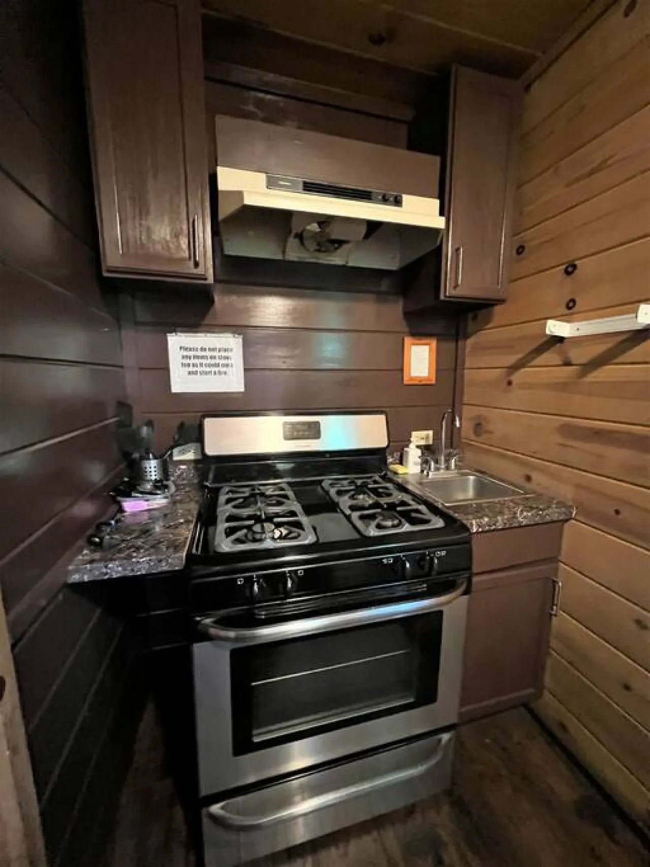 Lovely, Cozy Jetted Hot Tub Cabin - Bear Manor #6 — photo 3