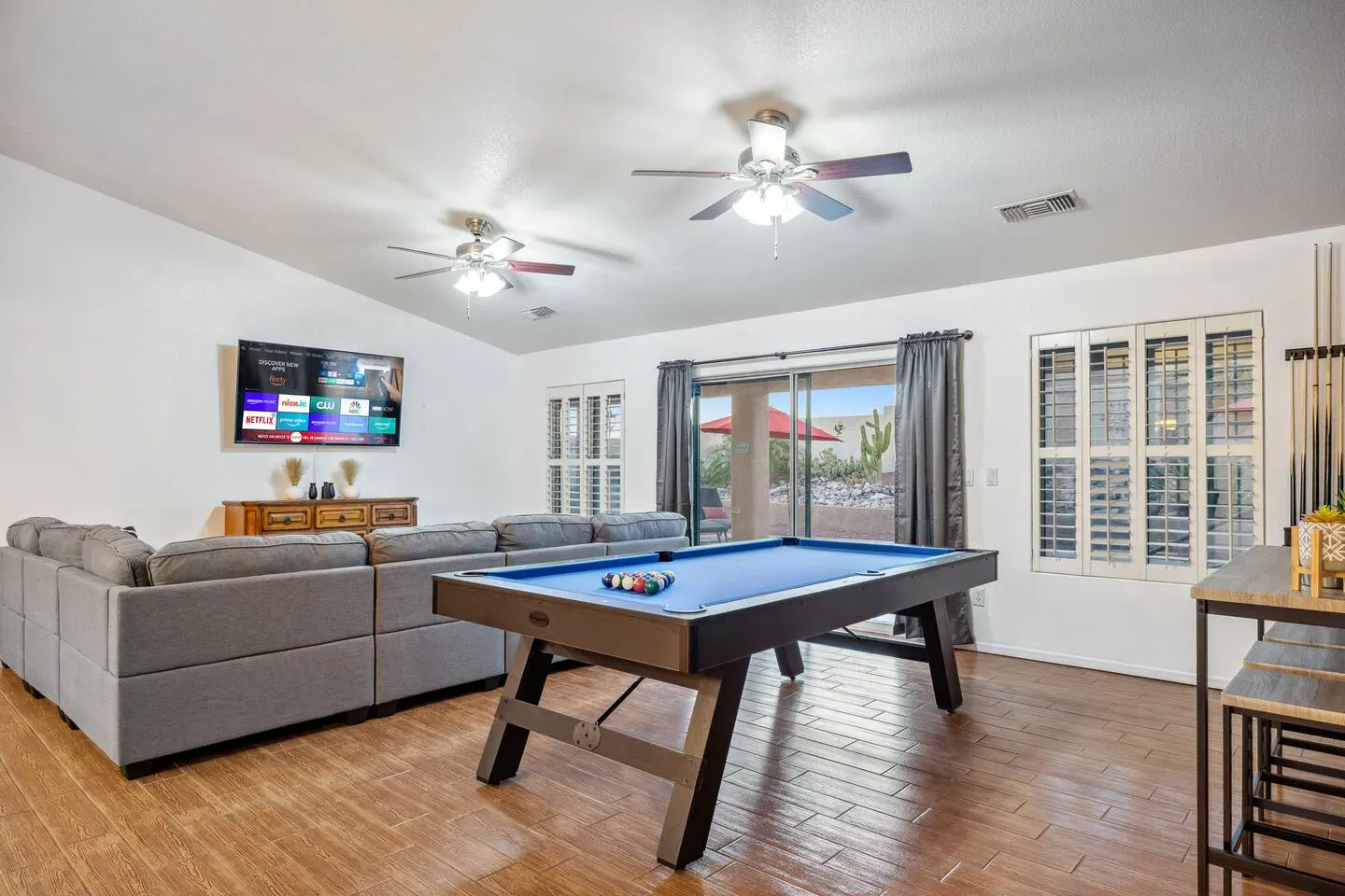 Pool Firepit Pool Table 3 Bd Sleeps 10 17