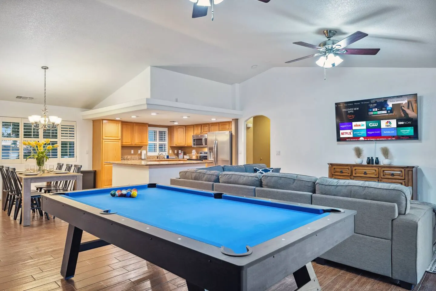 Pool Firepit Pool Table 3 Bd Sleeps 10 18
