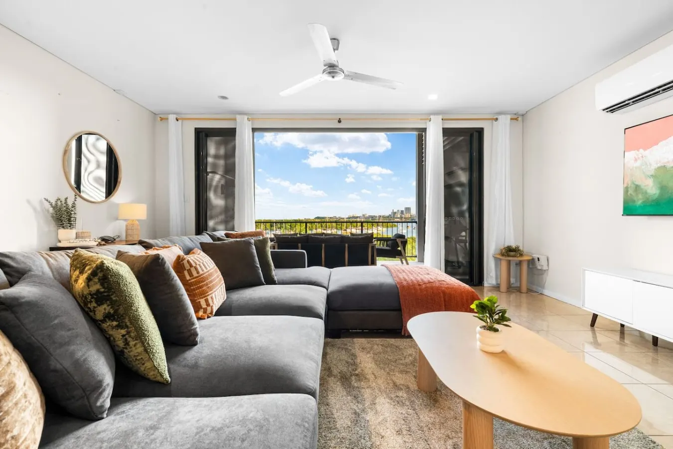 Zen Bayline: pool - bay view - balcony — photo 1