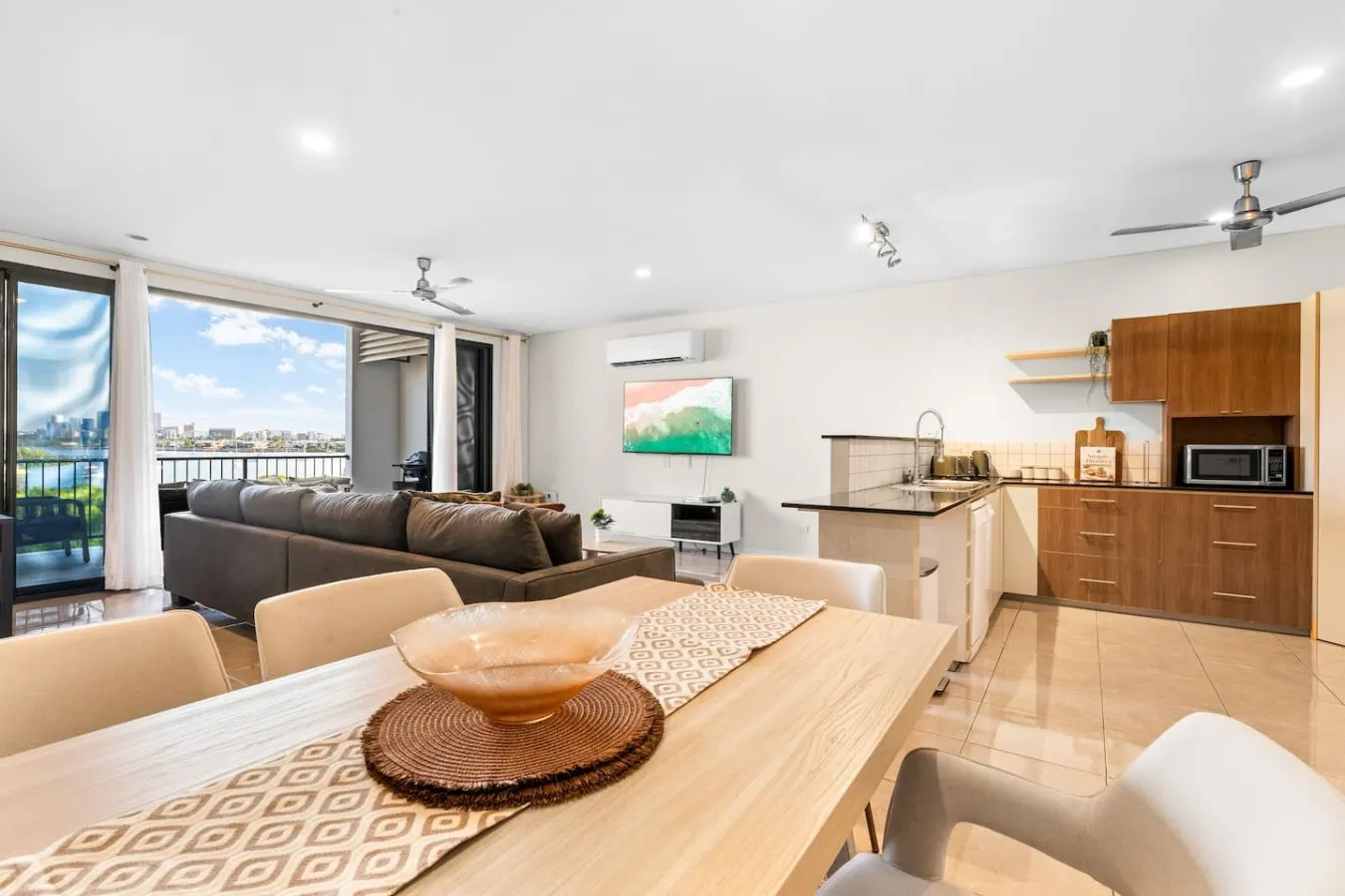 Zen Bayline: pool - bay view - balcony 6