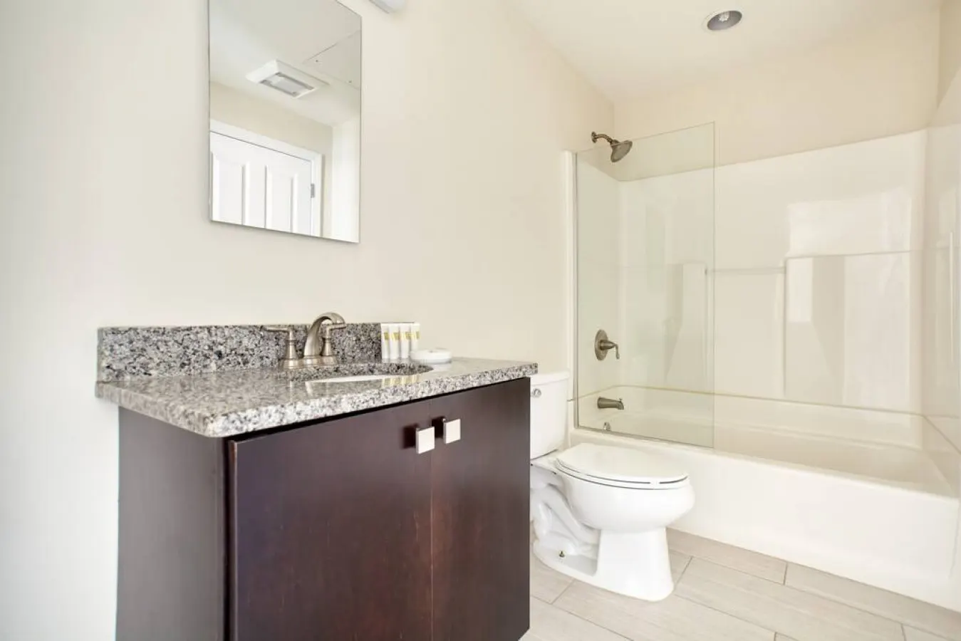 Open Air 2BR FIDI Boston Close to Everything! 9