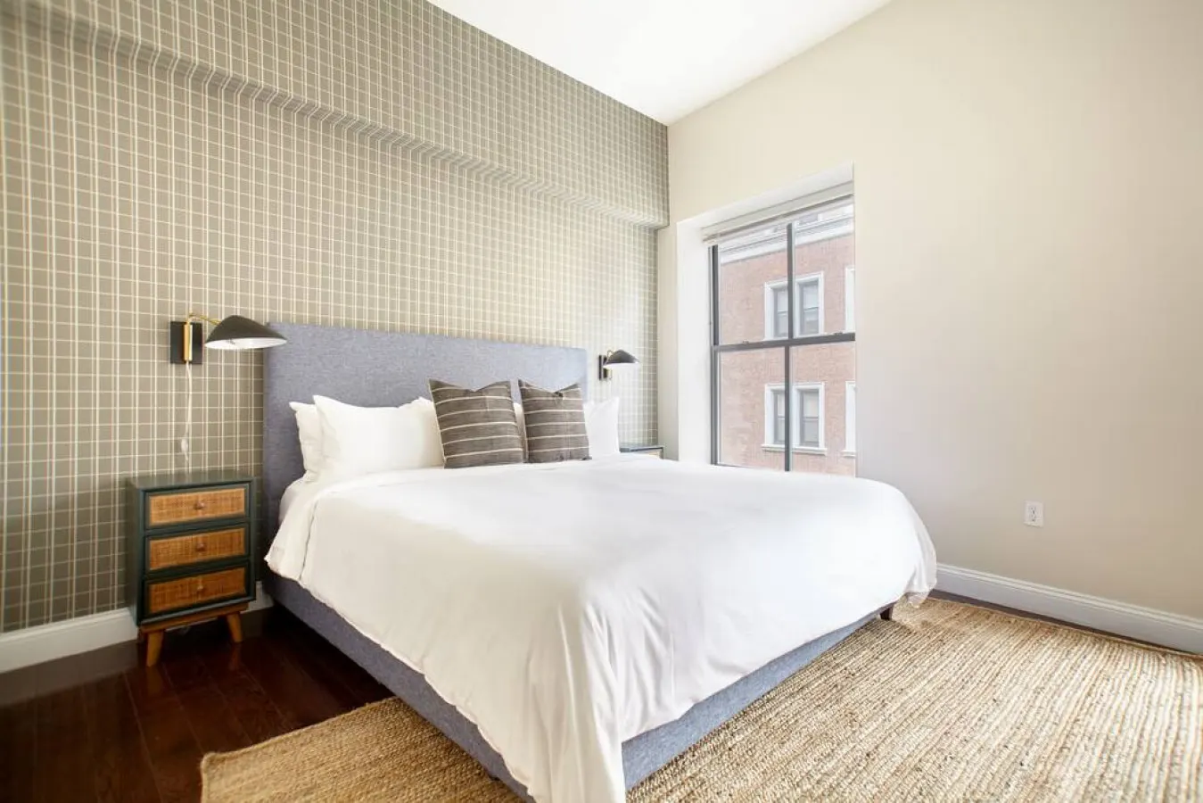 Open Air 2BR | FIDI Boston | Close to Everything! — photo 3