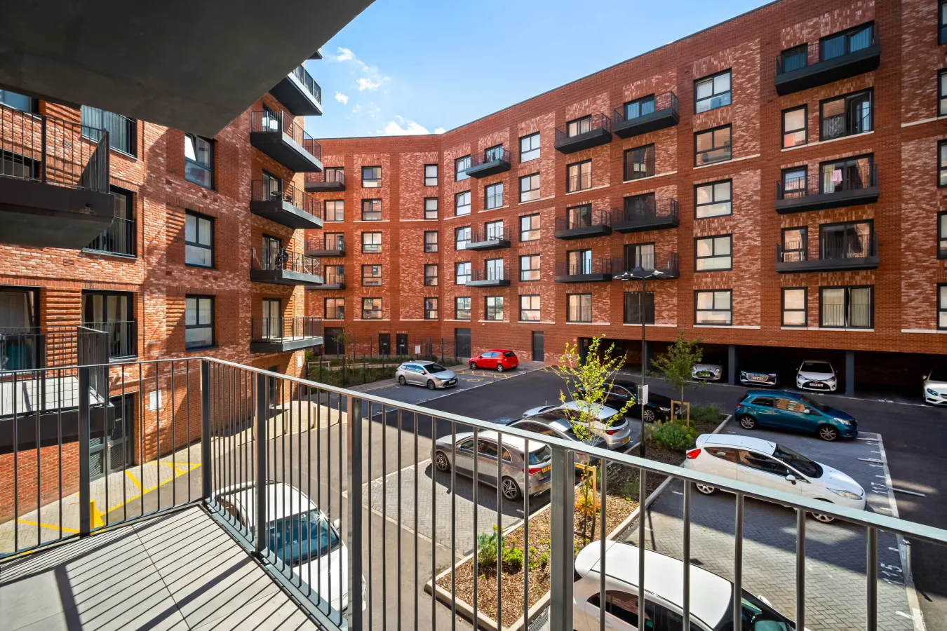 Modern Apartment - Balcony - Fast WiFi - Netflix 6