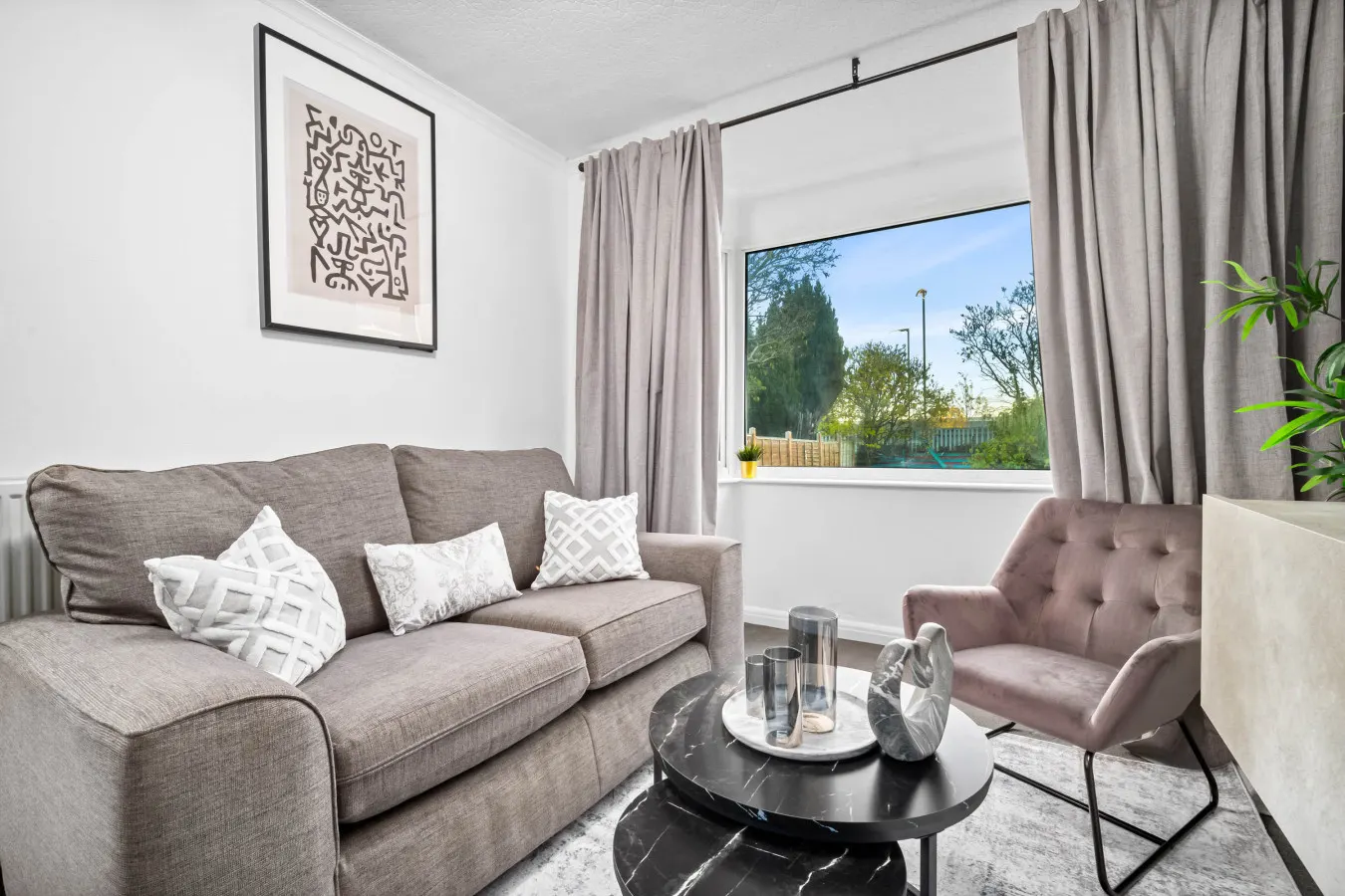 Modern Four Bedroom House - 7 Guests - Garden - Parking 10