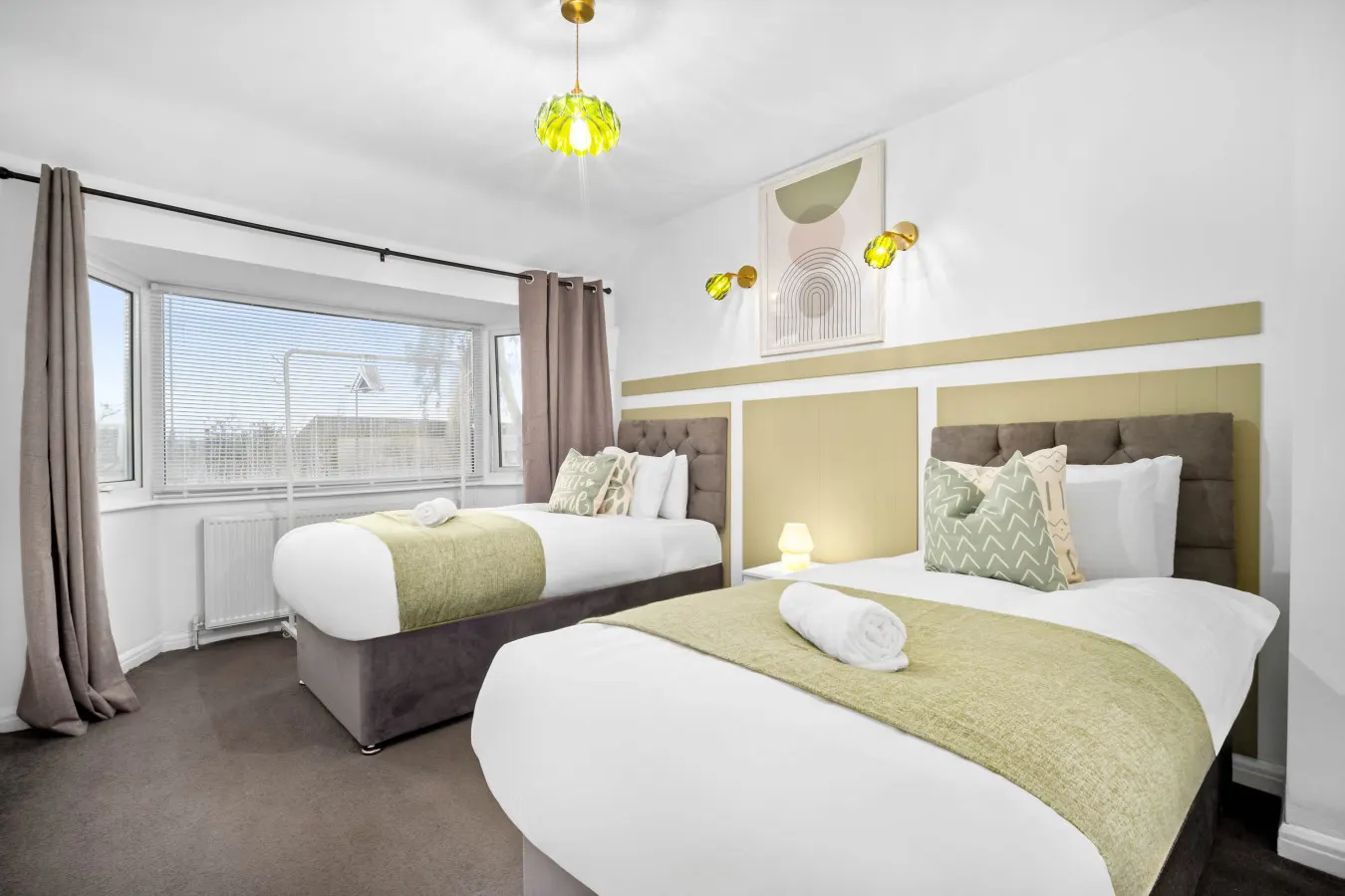 Modern Four Bedroom House - 7 Guests - Garden - Parking 12