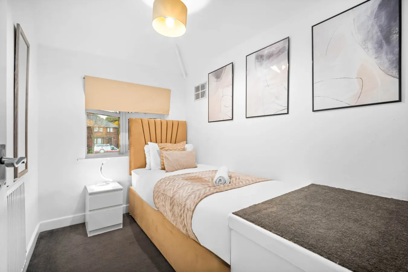 Modern Four Bedroom House - 7 Guests - Garden - Parking 20