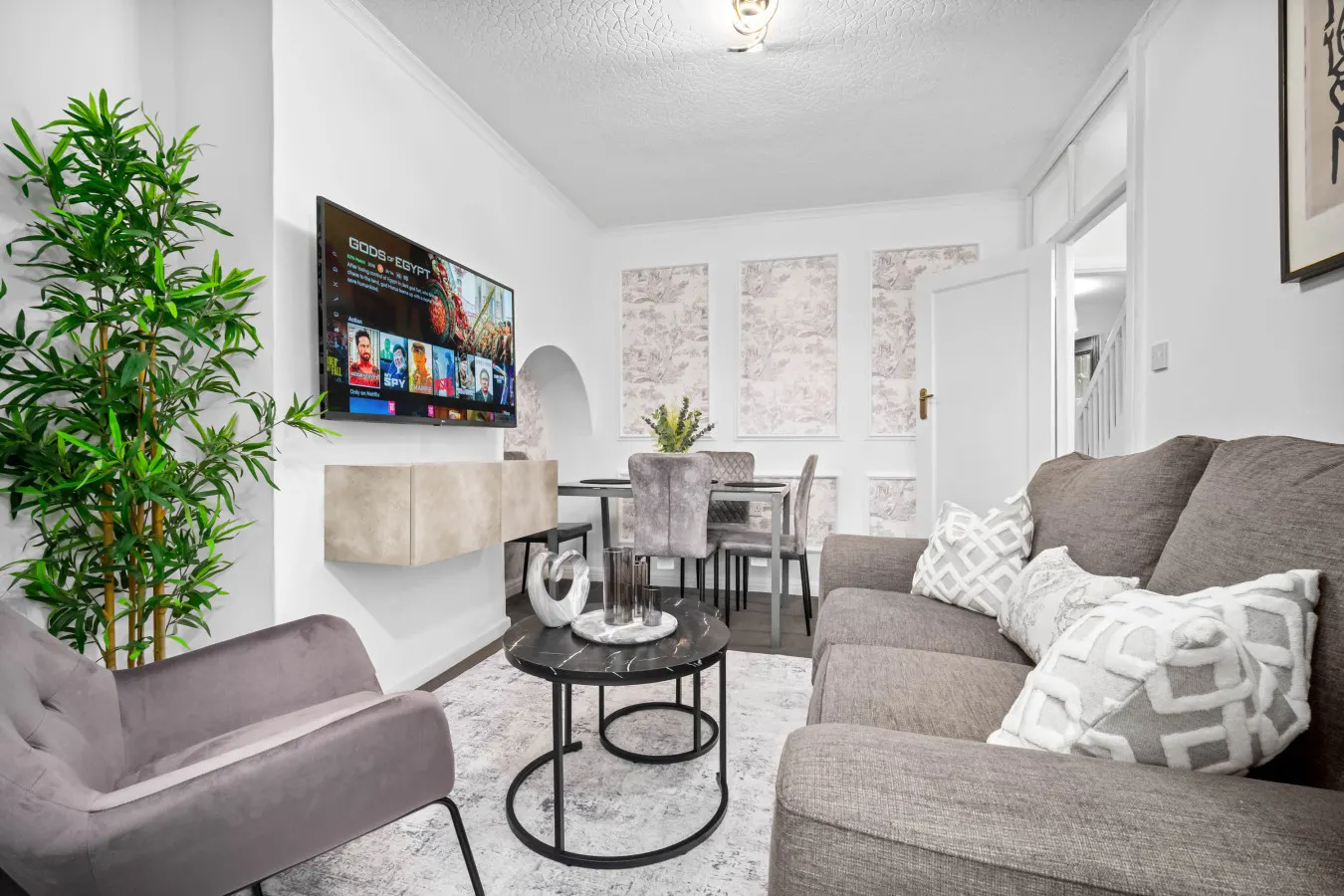 Modern Four Bedroom House - 7 Guests - Garden - Parking 8