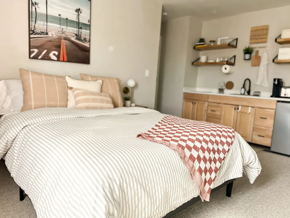 Beautiful Studio & Kitchenette 9