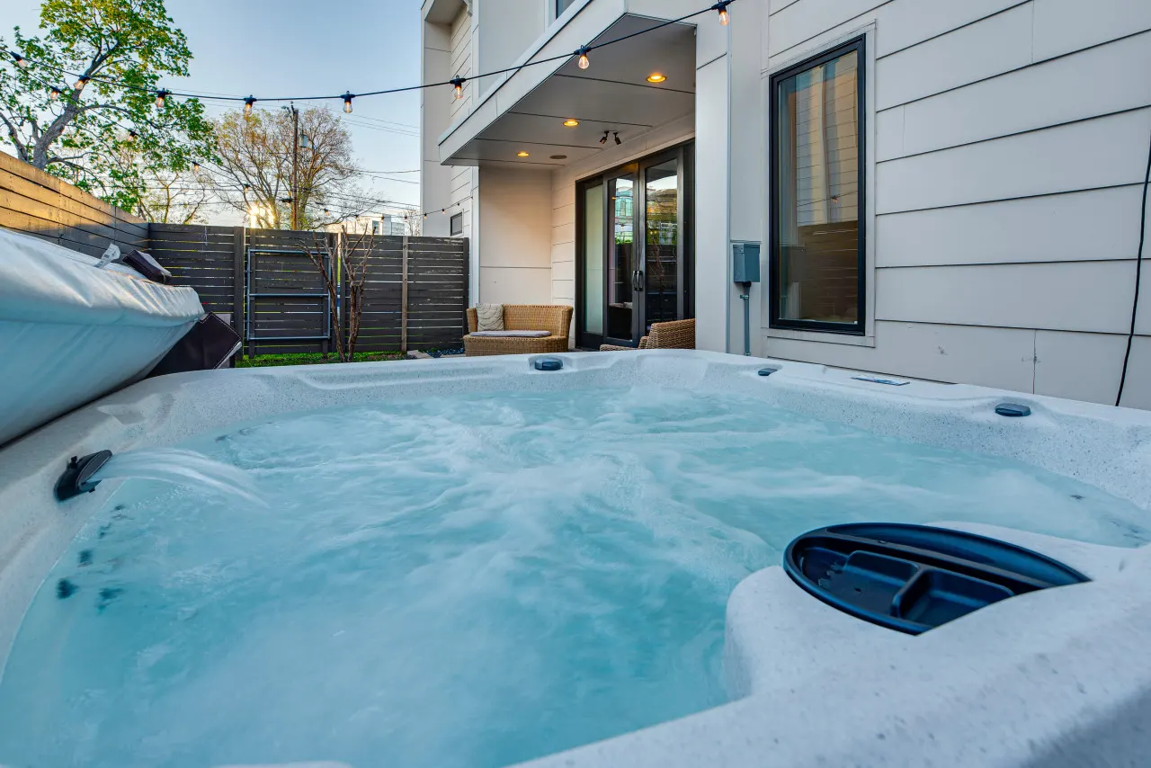 SLEEPS 24!!!!; SIDE BY SIDE UNITS; HOTTUB; DOWNTOWN!! 2