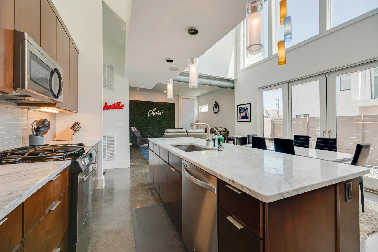 SLEEPS 24!!!!; SIDE BY SIDE UNITS; HOTTUB; DOWNTOWN!! 5
