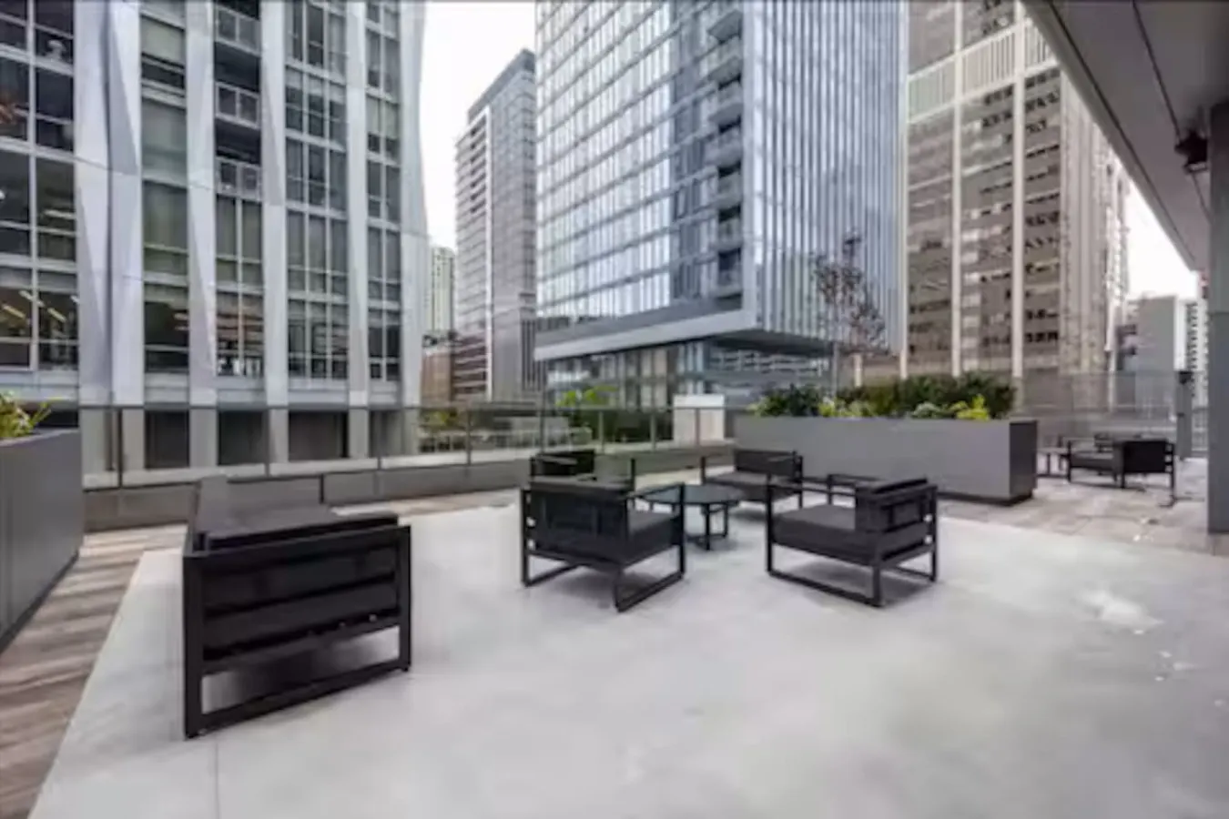 The Yorkville Pearl Stylish 1BR + Den 10