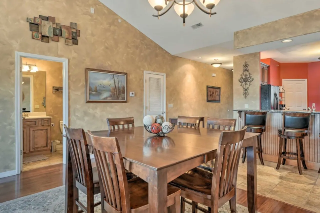 Luxury Condo With Boat Slip 3 minutes to SDC 9