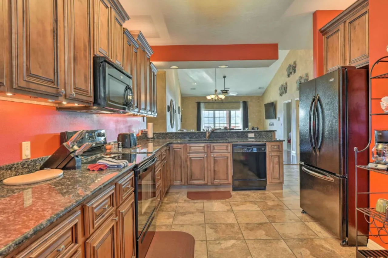 Luxury Condo With Boat Slip 3 minutes to SDC 11