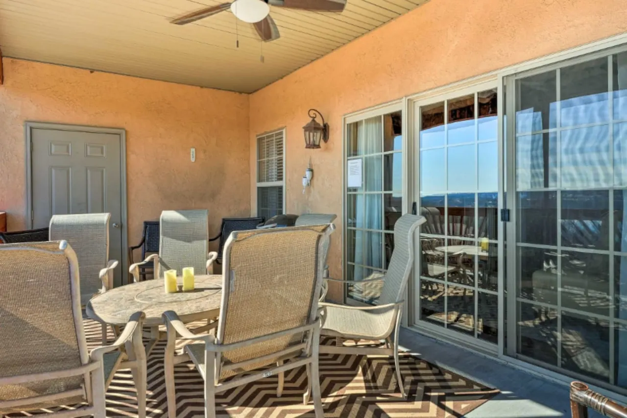 Luxury Condo With Boat Slip 3 minutes to SDC 18
