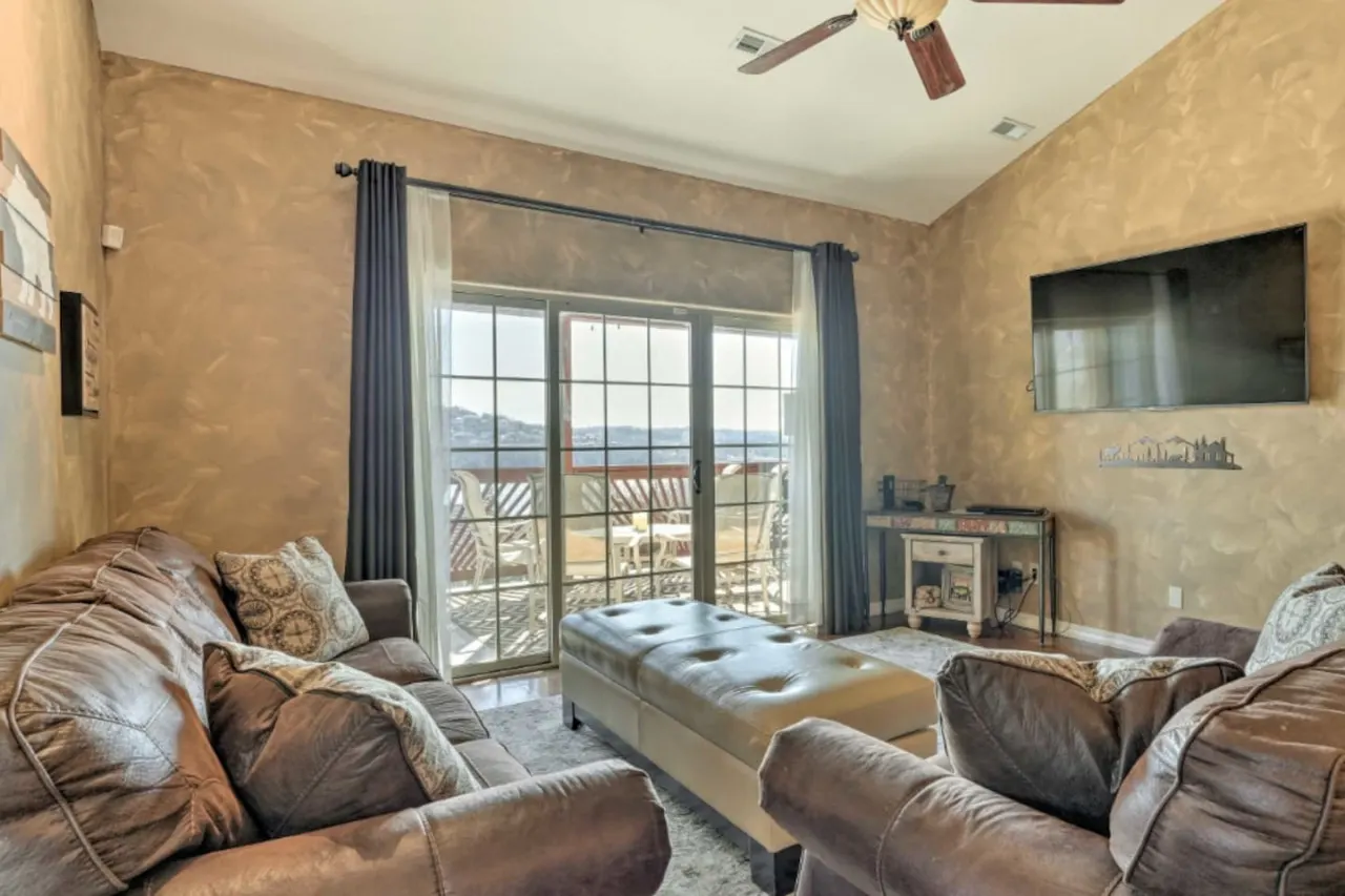 Luxury Condo With Boat Slip 3 minutes to SDC — photo 4