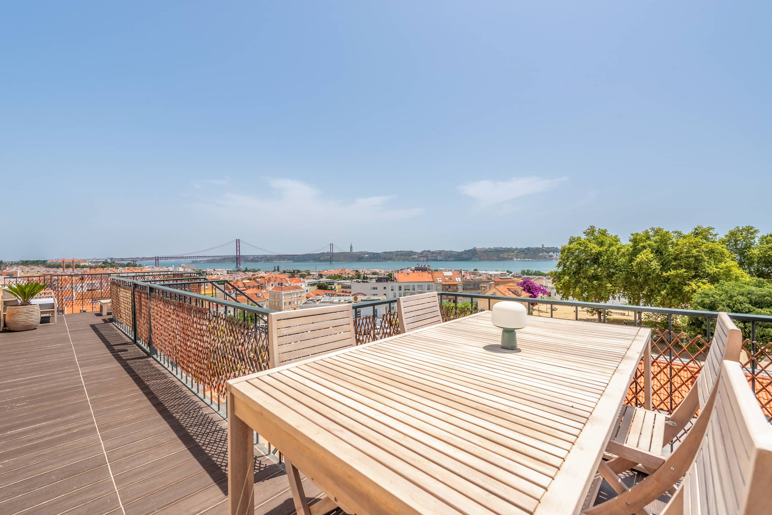 Belém Apt with Panoramic Rooftop 20