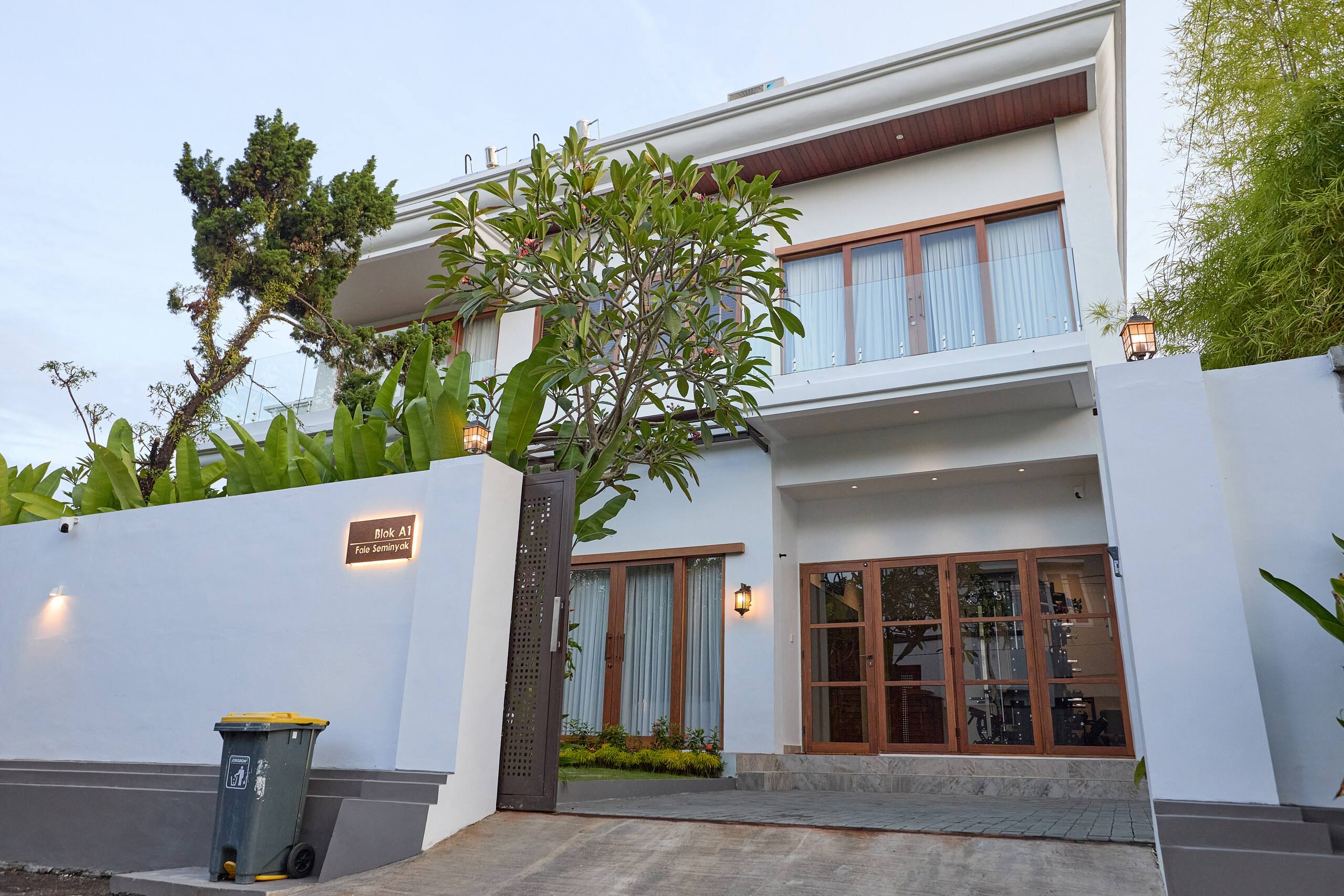 Fale Seminyak - Luxury Villa 5BR w/ Gym & Spa Room — photo 3