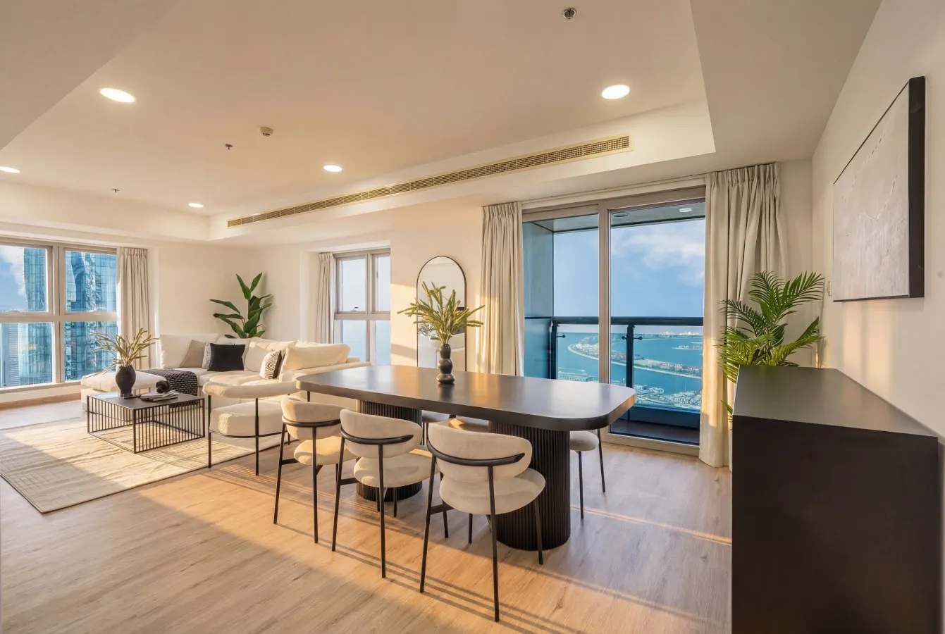 Central Spacious Marina Home on the 64th Floor