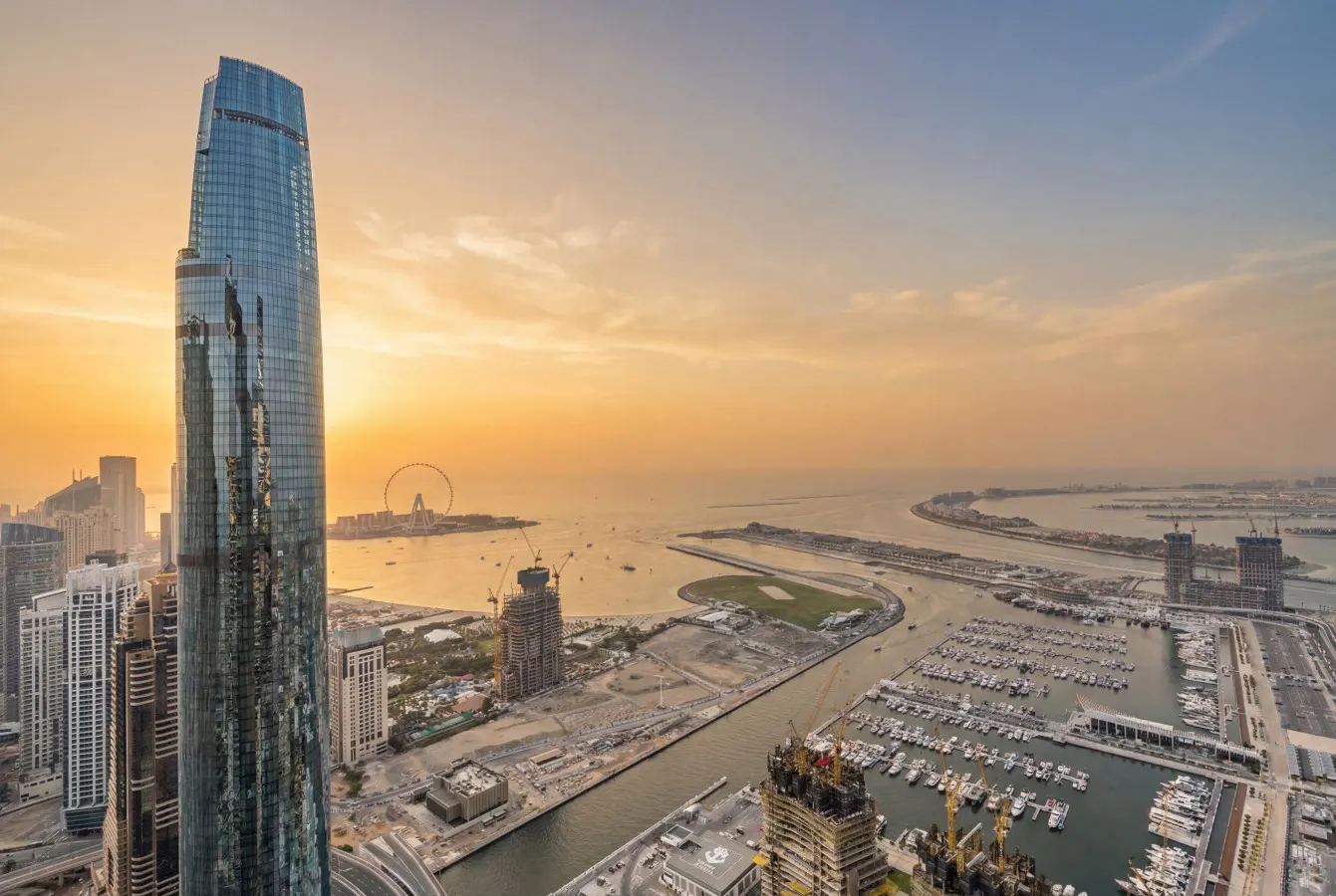Central Spacious Marina Home on the 64th Floor — photo 2