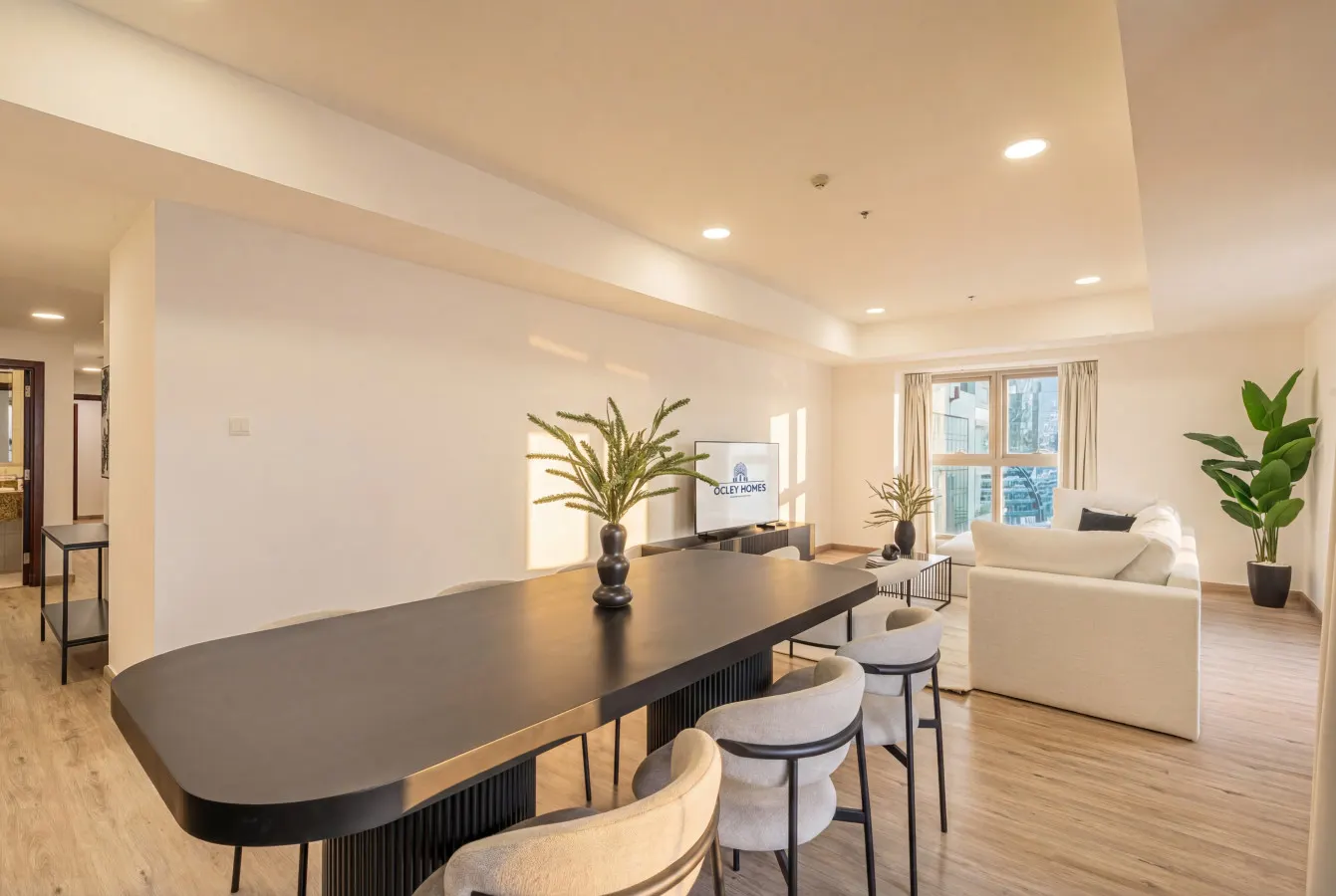 Central Spacious Marina Home on the 64th Floor 9