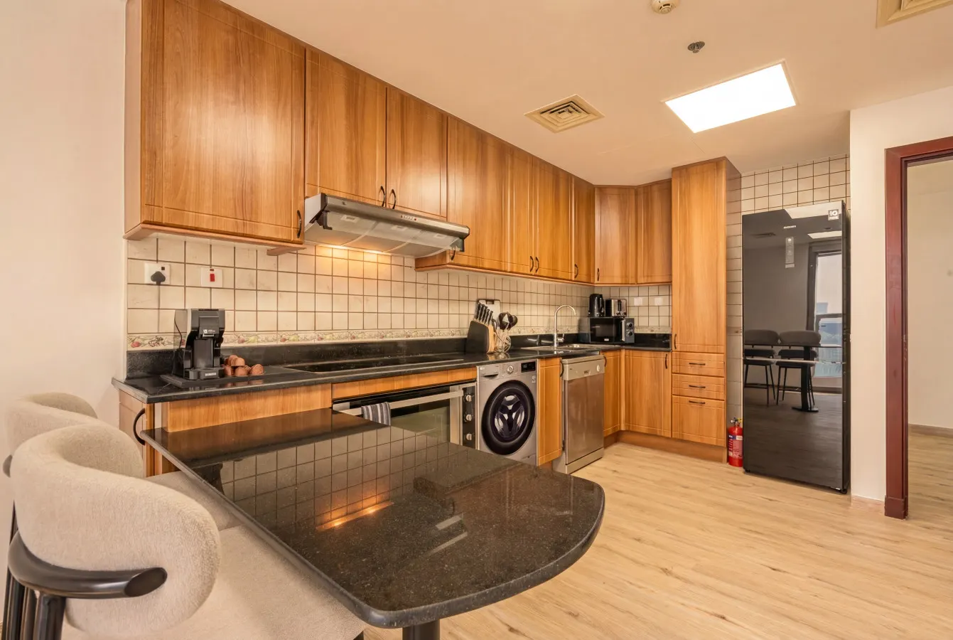 Central Spacious Marina Home on the 64th Floor 10