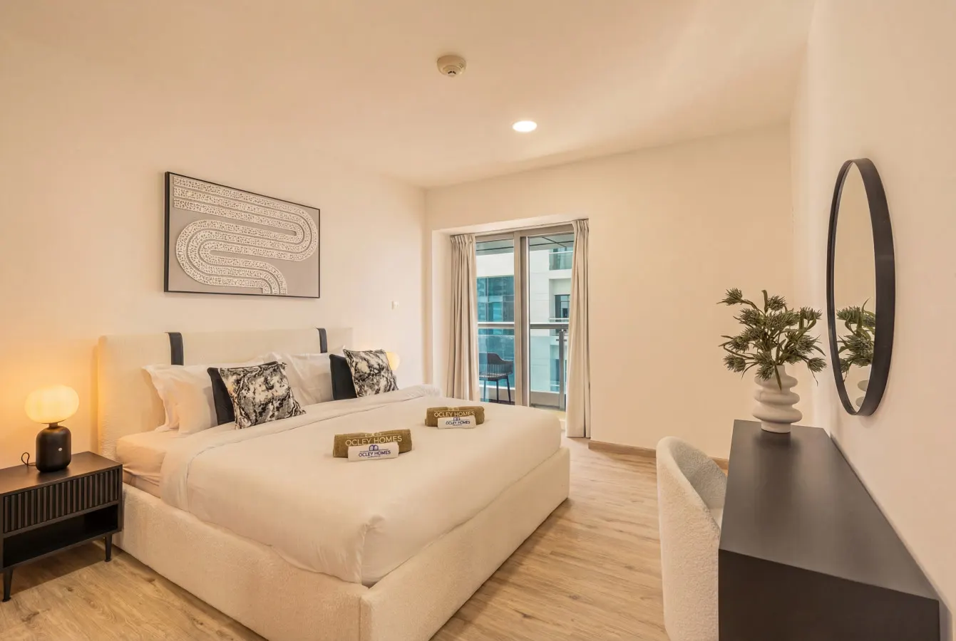 Central Spacious Marina Home on the 64th Floor 12