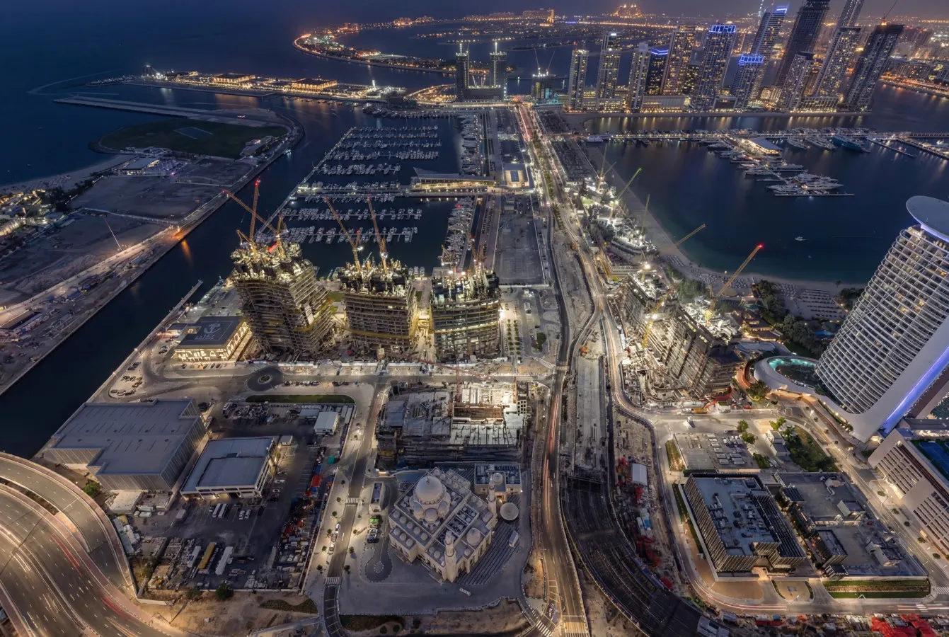 Central Spacious Marina Home on the 64th Floor 16