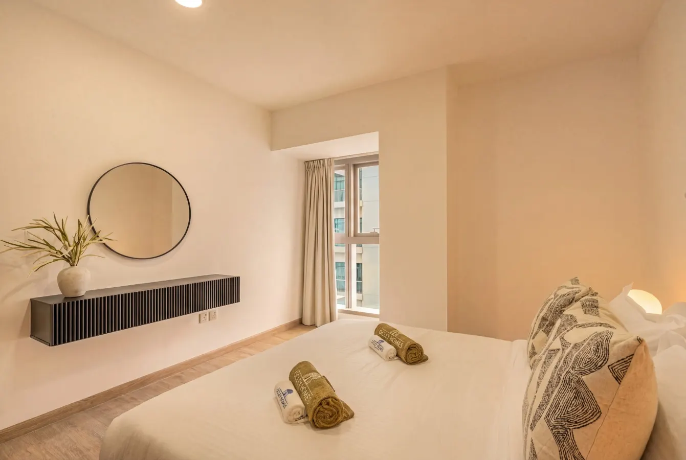 Central Spacious Marina Home on the 64th Floor 20
