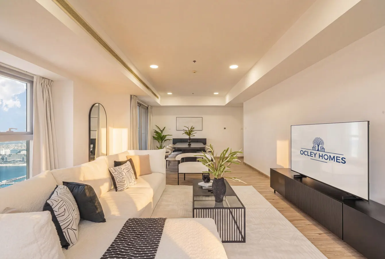 Central Spacious Marina Home on the 64th Floor 8