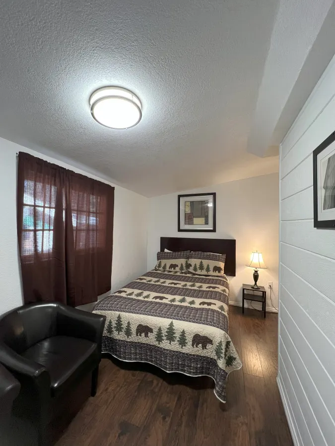 Cute Cabin W/ Hot Tub - Bear Manor #15 — photo 4