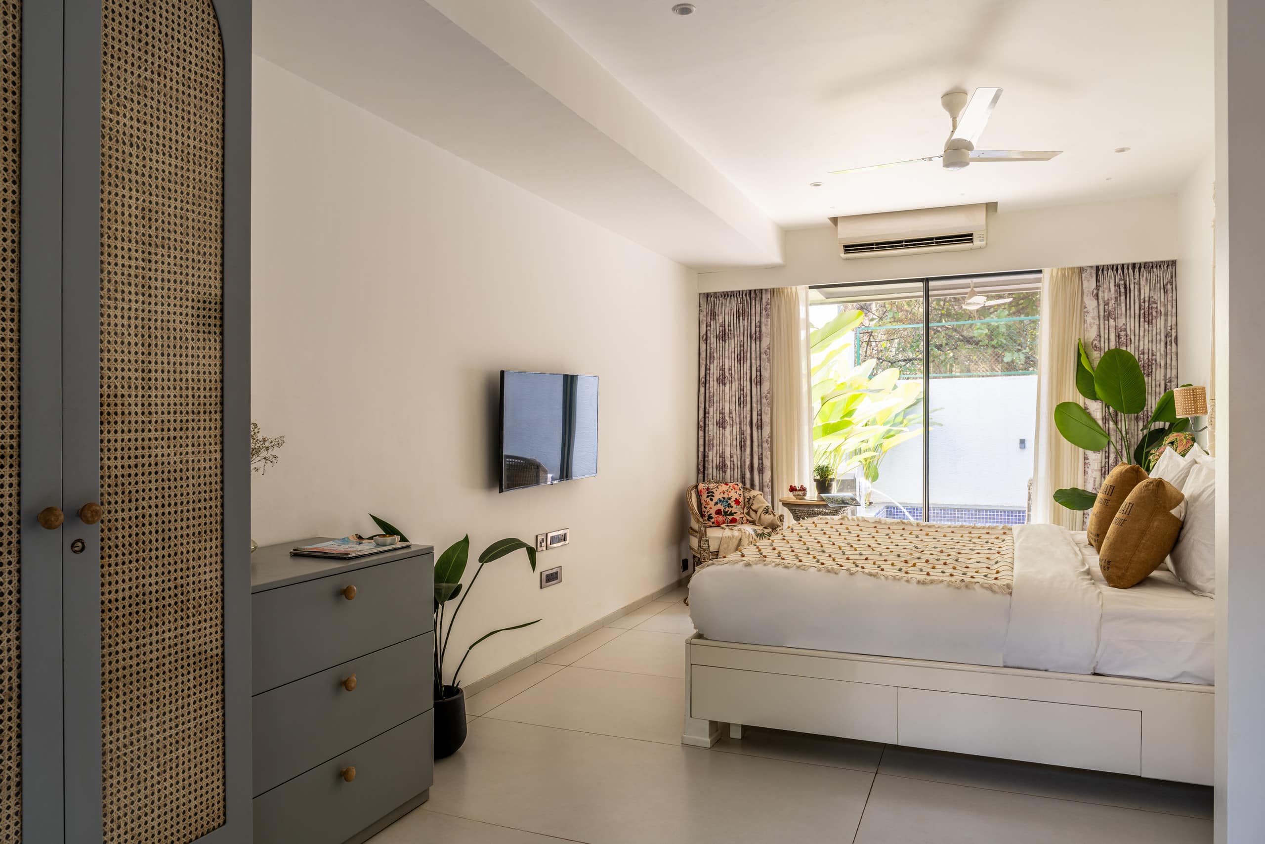 Lindsay Manor | Santo Sovrano | 4BHK | Heated Pool 25