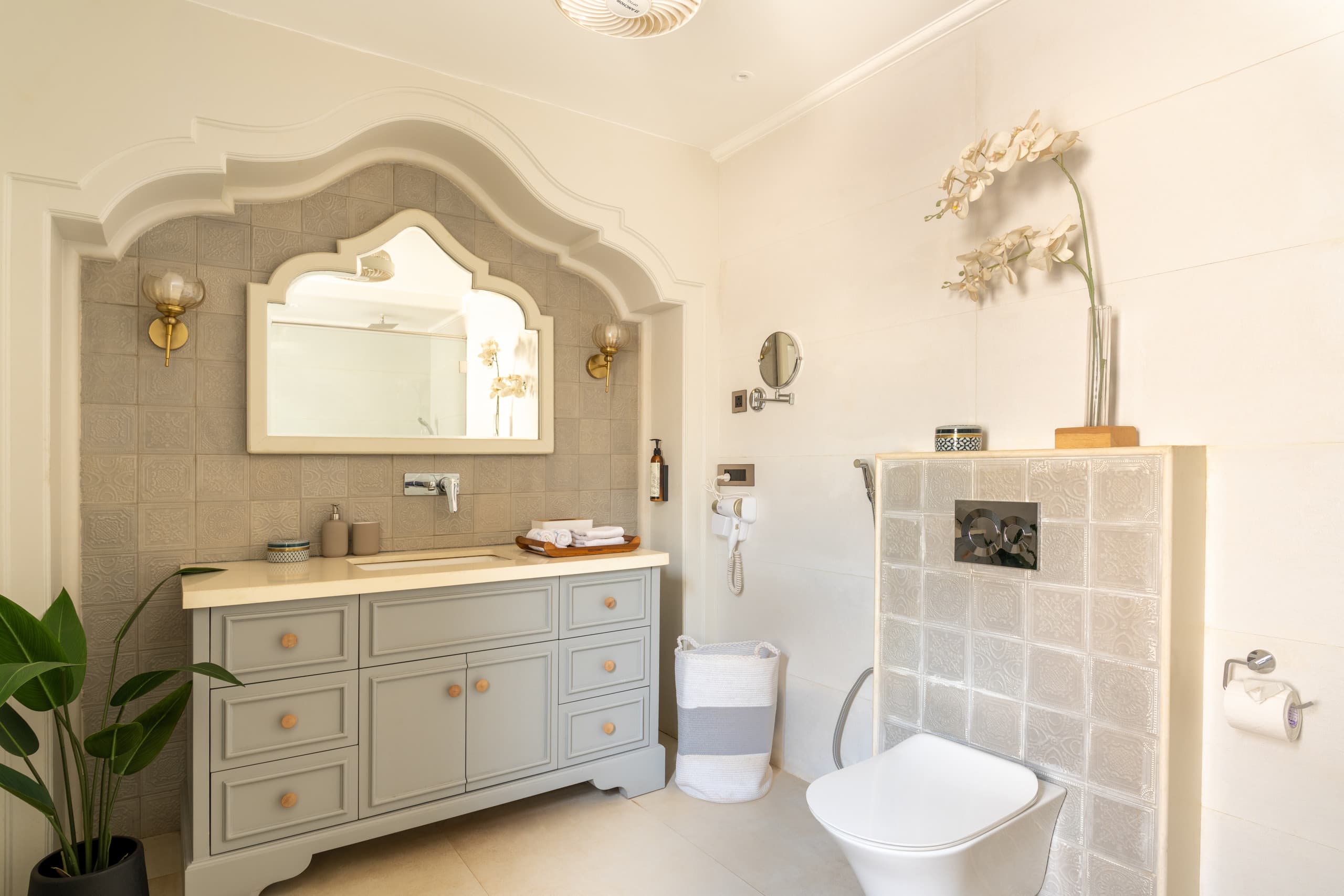 Lindsay Manor | Santo Sovrano | 4BHK | Heated Pool 34