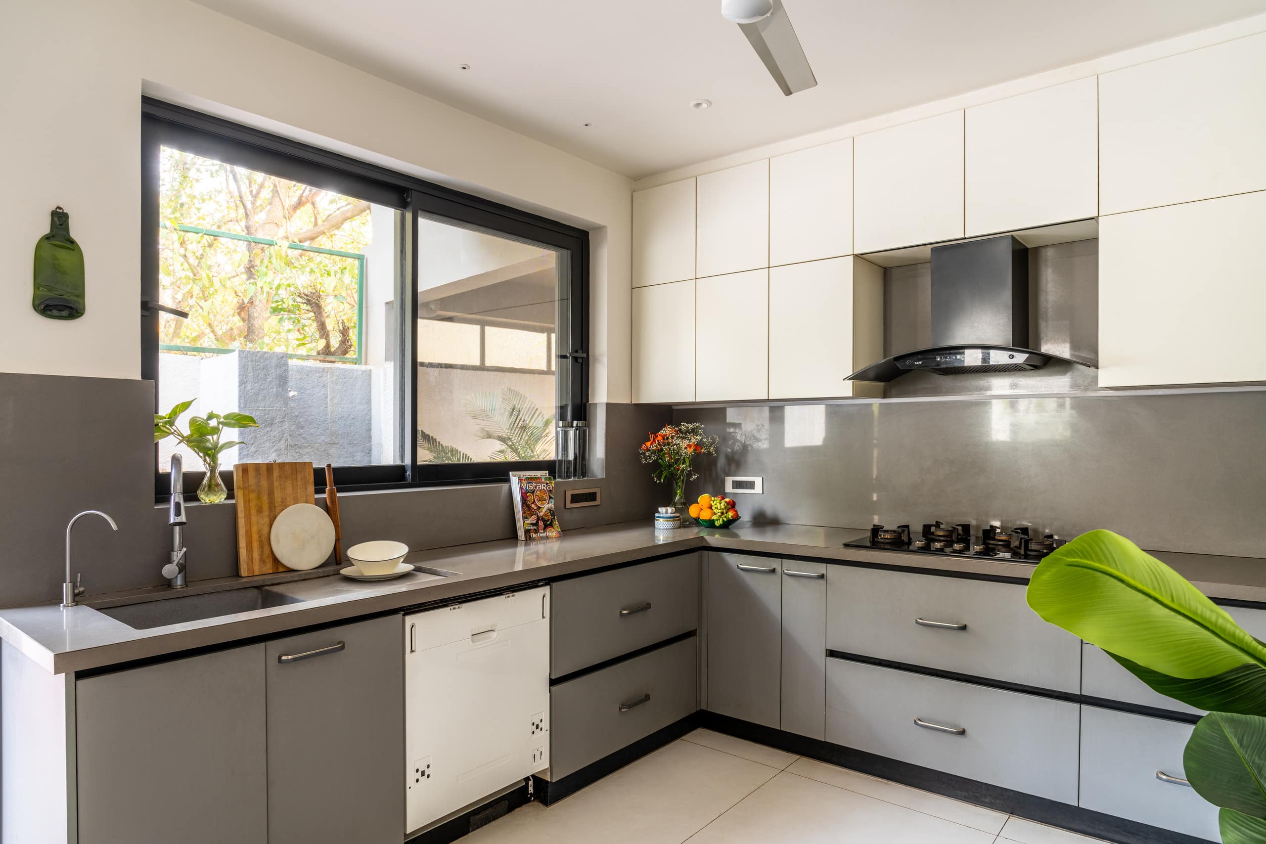 Lindsay Manor | Santo Sovrano | 4BHK | Heated Pool 16