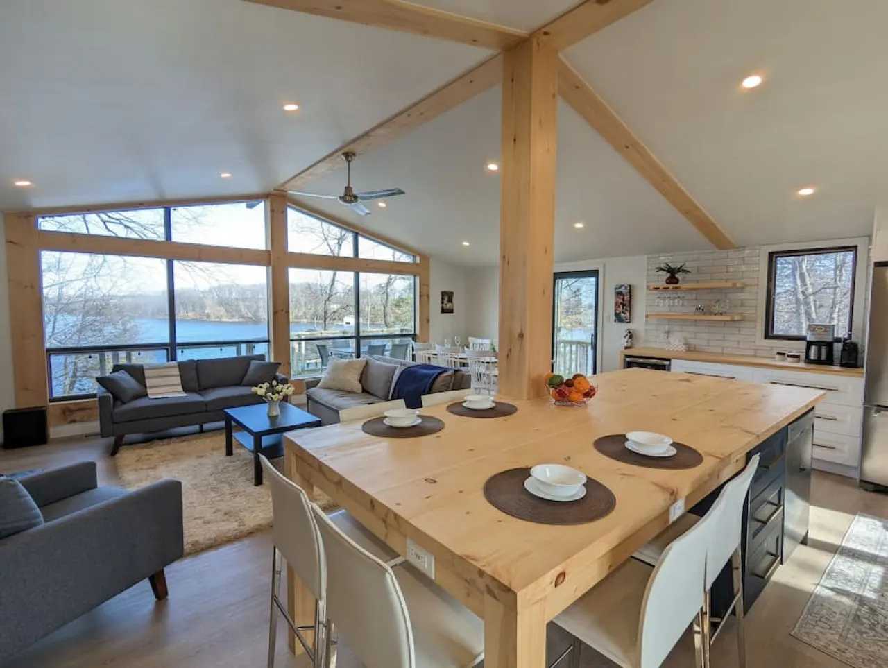Stunning lakefront 4 season cottage in PEC - One beach pass included! 10