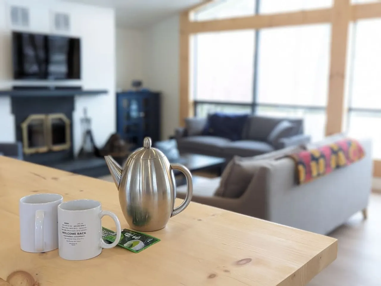 Stunning lakefront 4 season cottage in PEC - One beach pass included! 11