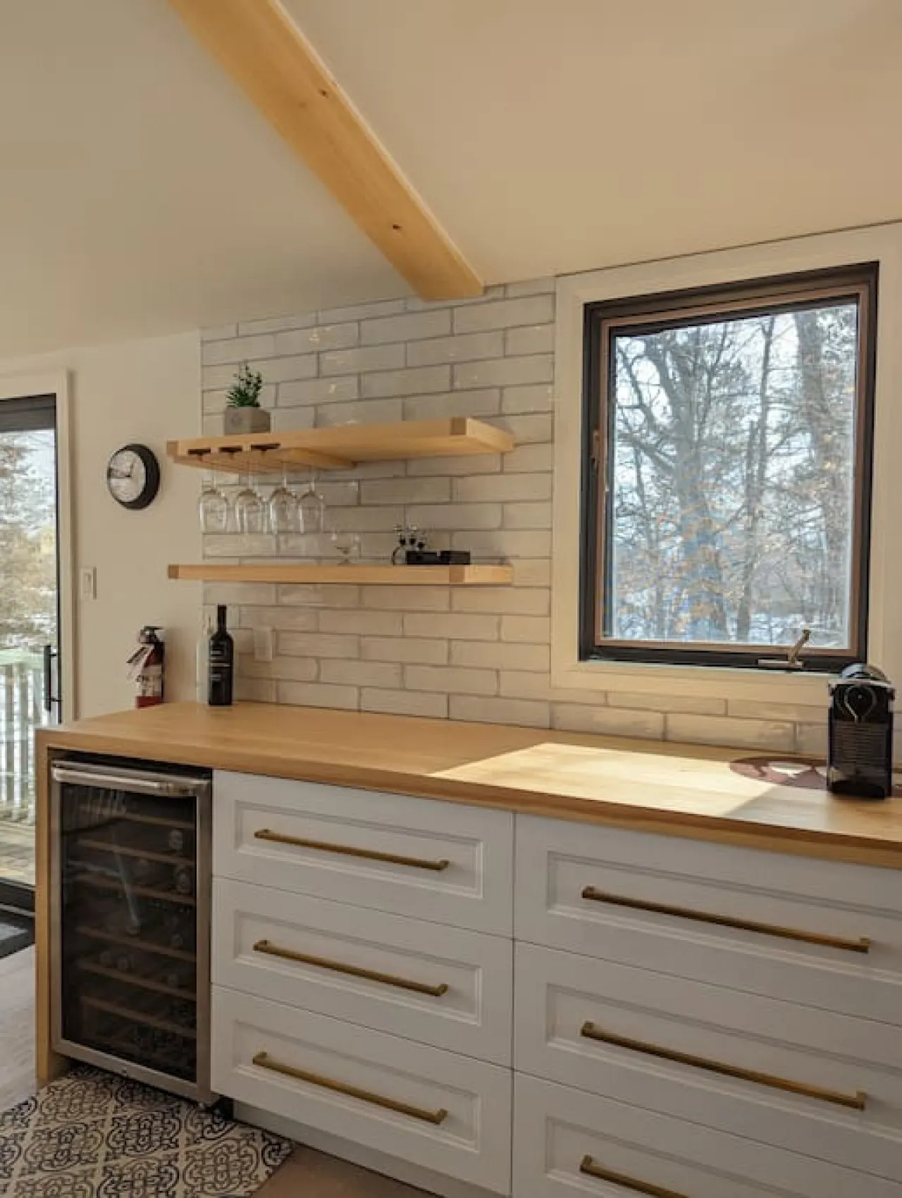 Stunning lakefront 4 season cottage in PEC - One beach pass included! 12